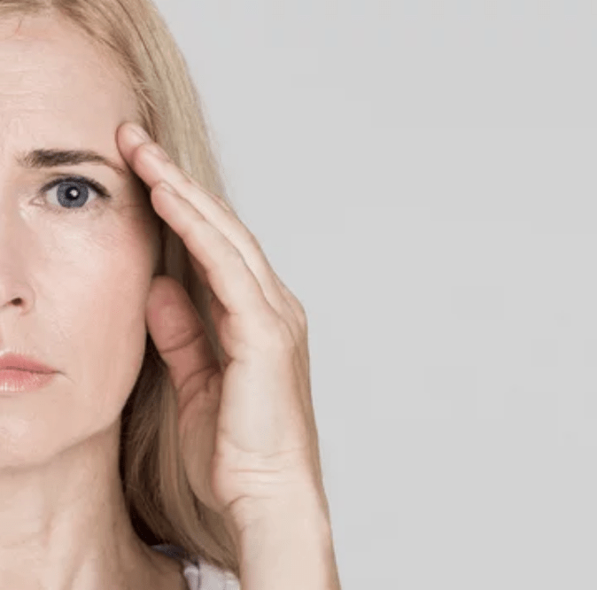 Frau mit Symptomen bei Fructoseintoleranz